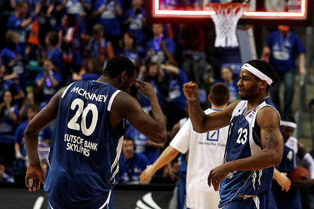 与之对比 与之对比